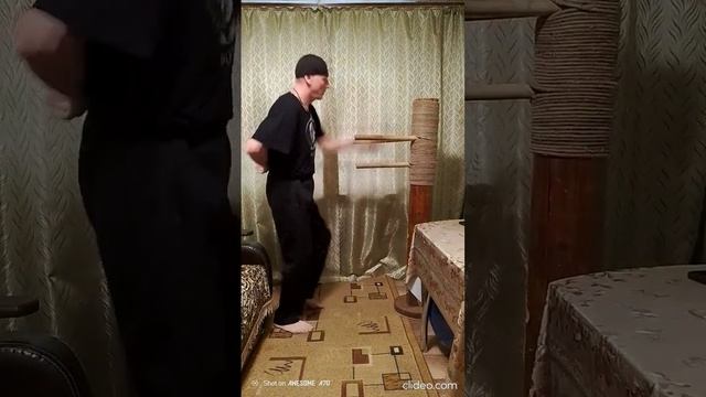 Пляс с ножом