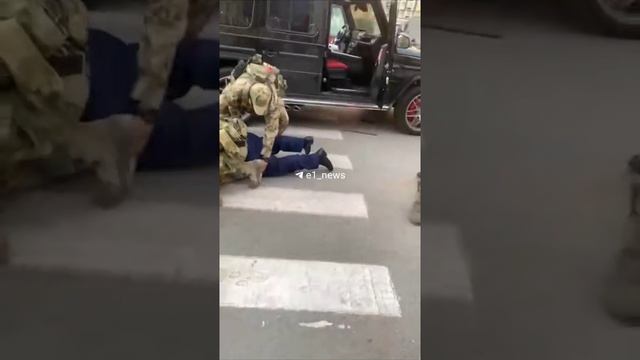 ⚡️🇷🇺  Горячие кадры задержания членов азербайджанской диаспоры в Екатеринбурге .