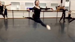 ЖЕТЕ-КОМБИНАЦИЯ ПРЫЖКОВ