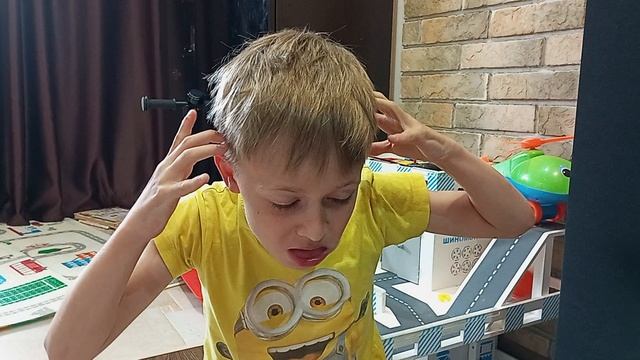 Пробую Очень КИСЛУЮ конфету Toxic waste