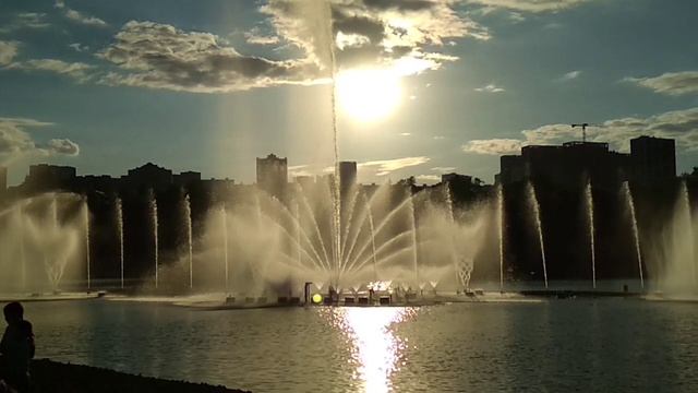 ФОНТАНЫ ЦВЕТНЫЕ ТАНЦУЮЩИЕ, ПТИЦЫ, ЦВЕТЫ ,city🏙️🌃🖼️SKETHES spring PARK🏞️🌄🏞️ГОРОДСКИЕ зарисовки