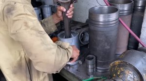 Двигатель бульдозера Caterpillar вышел из строя из за перегрева. Видео восстановления двигателя.