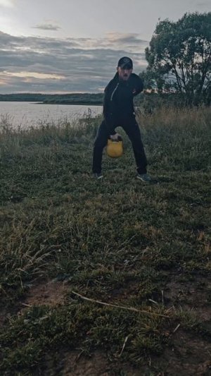 Занятие с гирей