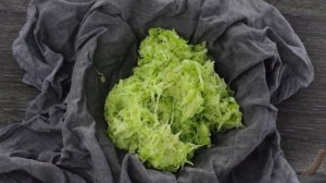 Готовим кабачковые шарики с чесноком и сыром 
готовим без паники