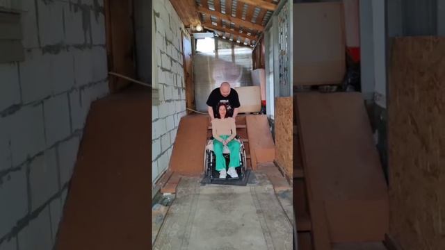 Тем кто рядом, хочу пожелать счастья,крепкого здоровья