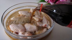 Полейте куриные крылышки колой и получите блестящий рецепт! Куриные крылышки с запеченным картофелем