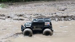 Мирон и полицейский джип-амфибия.