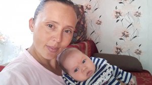 Привезли окно.Собираю жуков с картошки.Написала заявление.