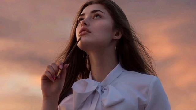 Стихотворение "Есть женщины похожие на пламя"