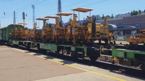 Тепловоз М61.  001 с хозяйственным поездом