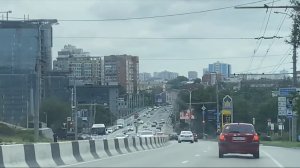 Городская суета в выходной день.
