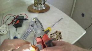 Чтобы розетка не выпадала...Один из вариантов.