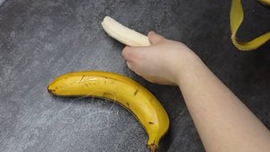 Беру бананы и готовлю вкуснятину к чаю без сахара и муки