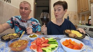 Мукбанг ОБМЫЛИ Вовкин ПАСПОРТ! ВОЗРАСТ берёт своё! ОТТОПЫРИЛИСЬ, нашли повод и ТОСТЫ) Ужин в России