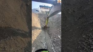 Строительство, разгрузка баржи