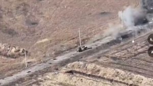 Российский боец прорвался через минное заграждение на квадроцикле с тележкой, чтобы эвакуировать...