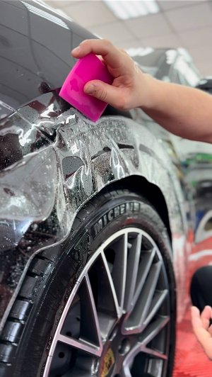 Бронирование передней части автомобиля Porsche Cayenne полиуретановой пленкой
