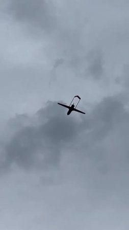 Пролет вражеского дрона-камикадзе Ан-196 «Лютый» во время сегодняшней атаки на Ижевск.  По данны...