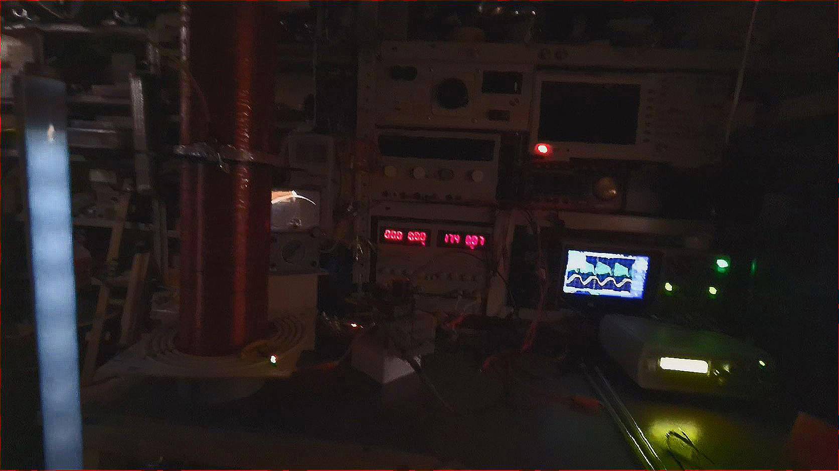 Стоячая волна в инертном газе