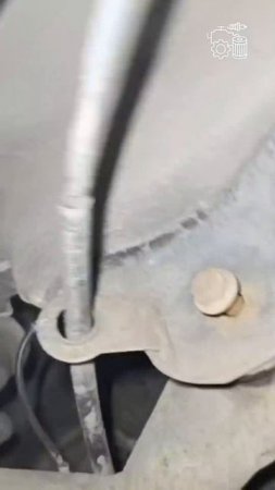 Приехала LADA Largus на замену масла. По пути чуть не потеряла балку О_О