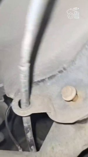 Приехала LADA Largus на замену масла. По пути чуть не потеряла балку О_О