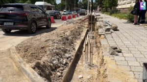 В Керчи продолжаются работы по замене тротуарной плитки