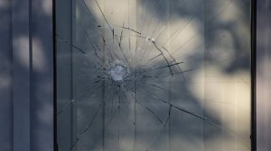 В Таганроге обломки БПЛА повредили стекла в одном из домов