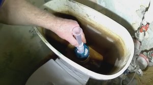 МОЖНО и ТАК. Бачок унитаза НЕ снимали. Кое-что поменяли и 👍