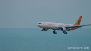 Эйрбас А330 авиакомпании I-Fly приземляется в аэропорту Адлер, город Сочи.