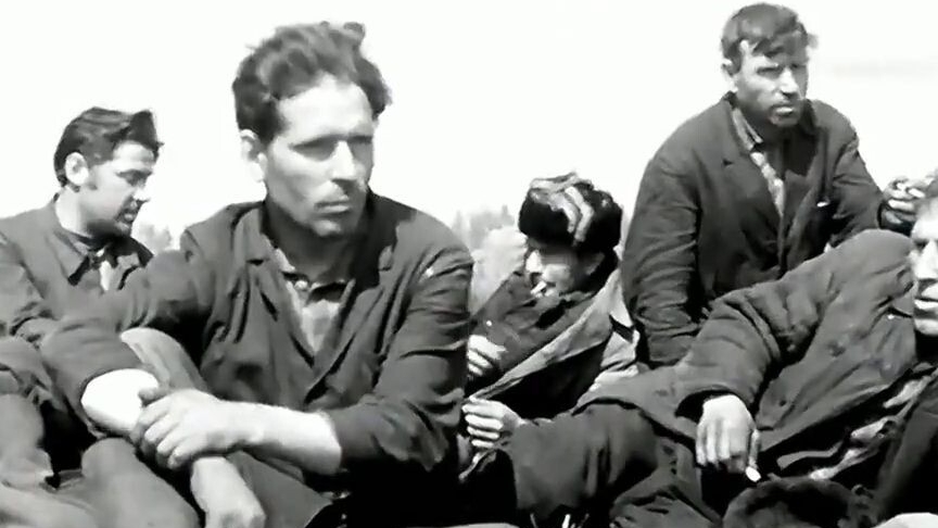 Ишимский район 1975. Агитбригада выступает перед механизаторами.