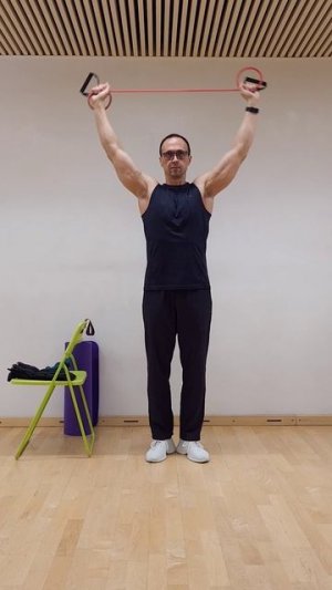 Растягивания эспандера за голову (дом)