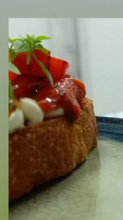 брускетта с  печеными овощами.