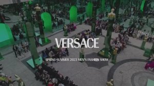 Показ мужской коллекции Versace весна-лето 2023