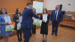 Выпускникам школ Лесного вручены медали «За особые успехи в учении»