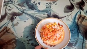 Салат с курицей и корейской морковью.