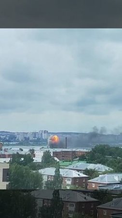 Сообщают, что в результате атаки дронов в Ижевске по местному электромеханическому заводу было 3...