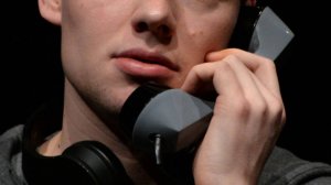 Осторожно, мошенники: аферисты стали чаще звонить на домашние телефоны