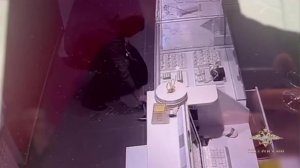 В Новосибирске задержали мужчину сразу после ограбления ювелирного салона