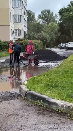 В г.Московском специалисты демонстрируют новейшие технологии укладки асфальта
