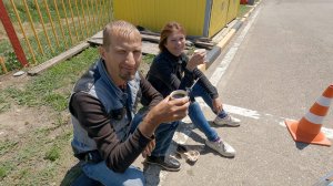 Забрали ништяки,распаковка,отвезли доставку в Троицкую,взрыв колеса на фуре в сантиметре от нас!