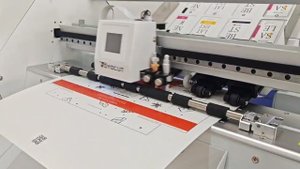Новинка 2025 в линии каттеров: Двойная голова для резки и биговки, линейный рельс для точности реза