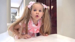 Диана и Рома ( Diana Roma ) - Диана и Роман играют с игровыми автоматами Hot Wheels City