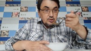 Кушаю овощное рагу. А я себе нравлюсь!