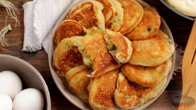 Проще не придумаешь. ЛЕНИВЫЕ ПИРОЖКИ С ЯЙЦАМИ И ЗЕЛЁНЫМ ЛУКОМ