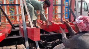 Реставрация грузовика Bedford 1990 года выпуска в Пакистане