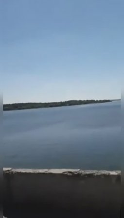 Едем по мосту Шершневского водохранилища.