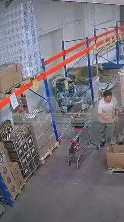 В Кирове банда бабушек выкрала из магазина несколько бутылок водки.