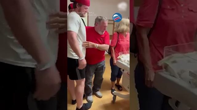 Дедушка Теодор не сдержал слёзы при встрече с правнуком, которого назвали в его честь