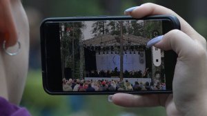И вновь слышна музыка под покровом вековых сосен