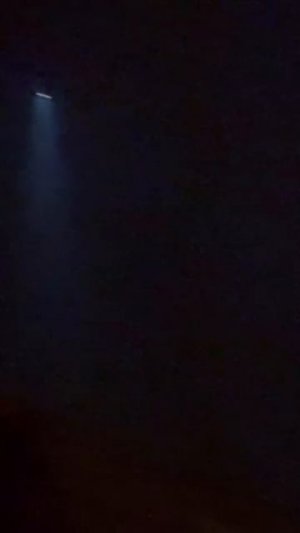 Летающую тарелку, сканирующую местность, засняли над вечерней Испанией.
